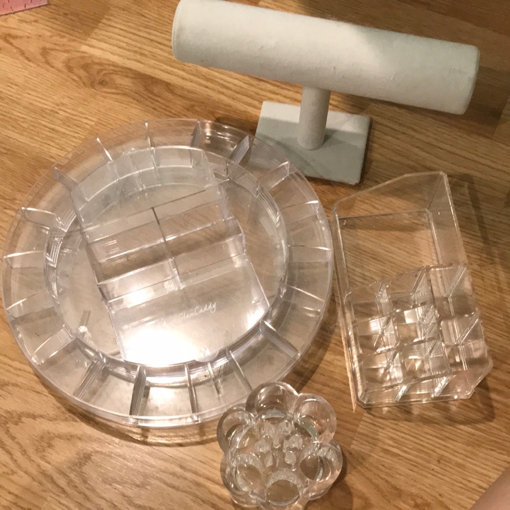 Make-up Caddy Holders and Accessory Holder (4)